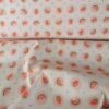 séduit par son charme incontestable. Les motifs de fraises et de pastèques qui dansent sur sa surface apportent une fraîcheur estivale inégalée